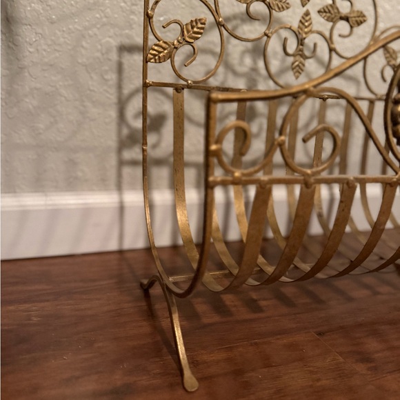 Hollywood Regency Antique Brass Gold Metal Magazine Rack Decorative Scrollwork - Picture 3 of 13